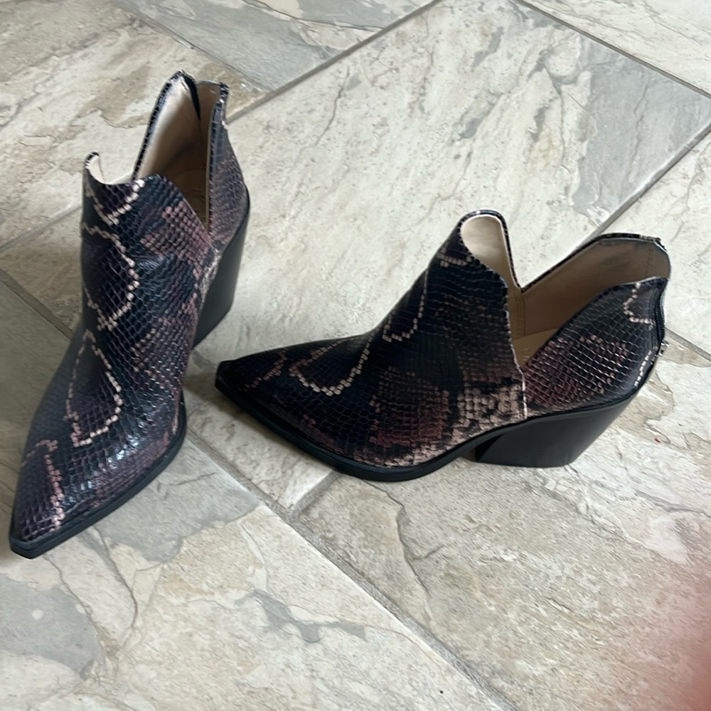 Vince camuto booties